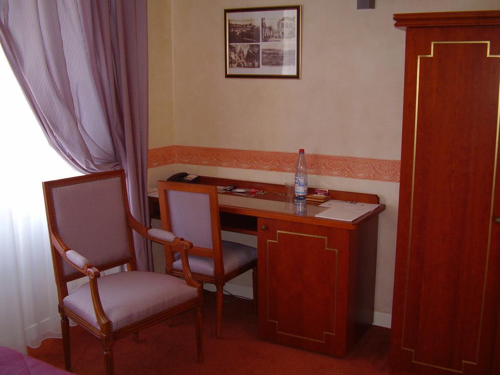 Logis Hotel & Restaurant Du Chemin Des Dames Corbeny Dış mekan fotoğraf